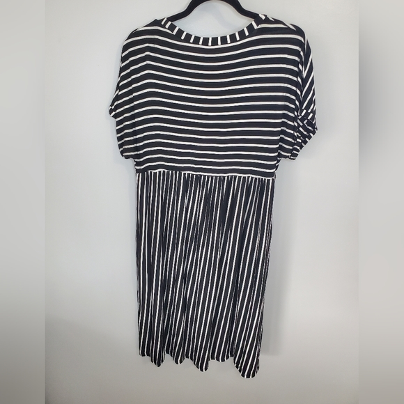 Womens stripped dress - Picture 2 of 3